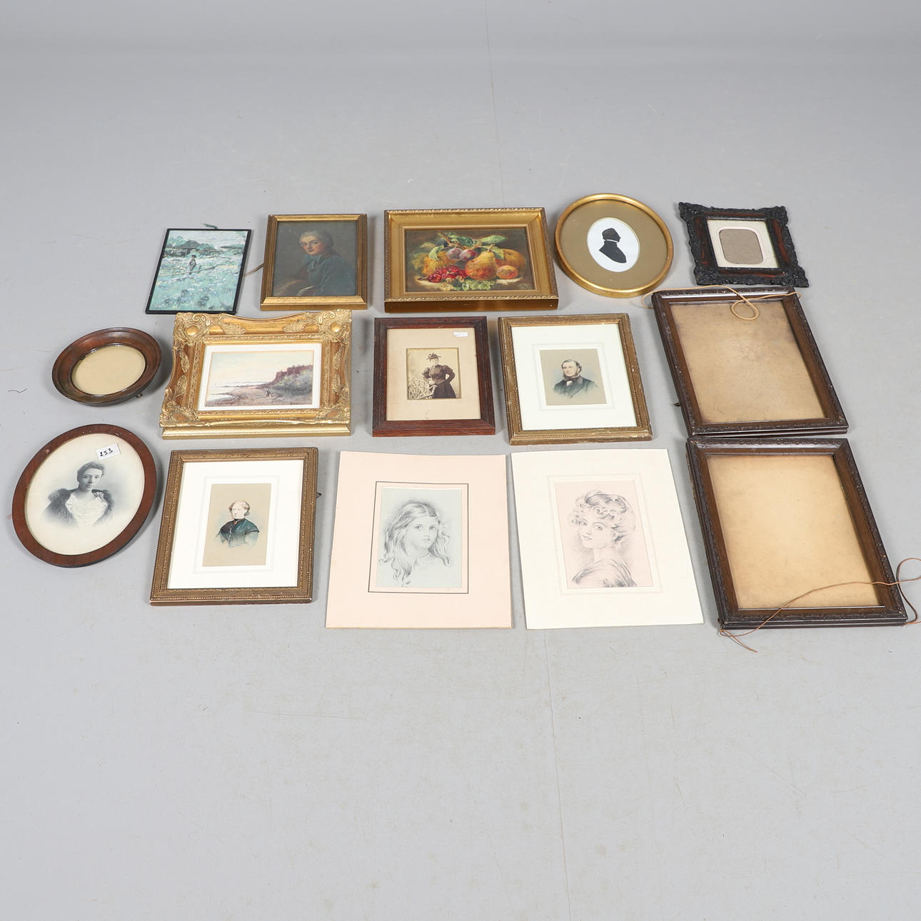 VARIOUS VINTAGE PICTURE FRAMES, SILHOUETTE & SMALL PICTURES.