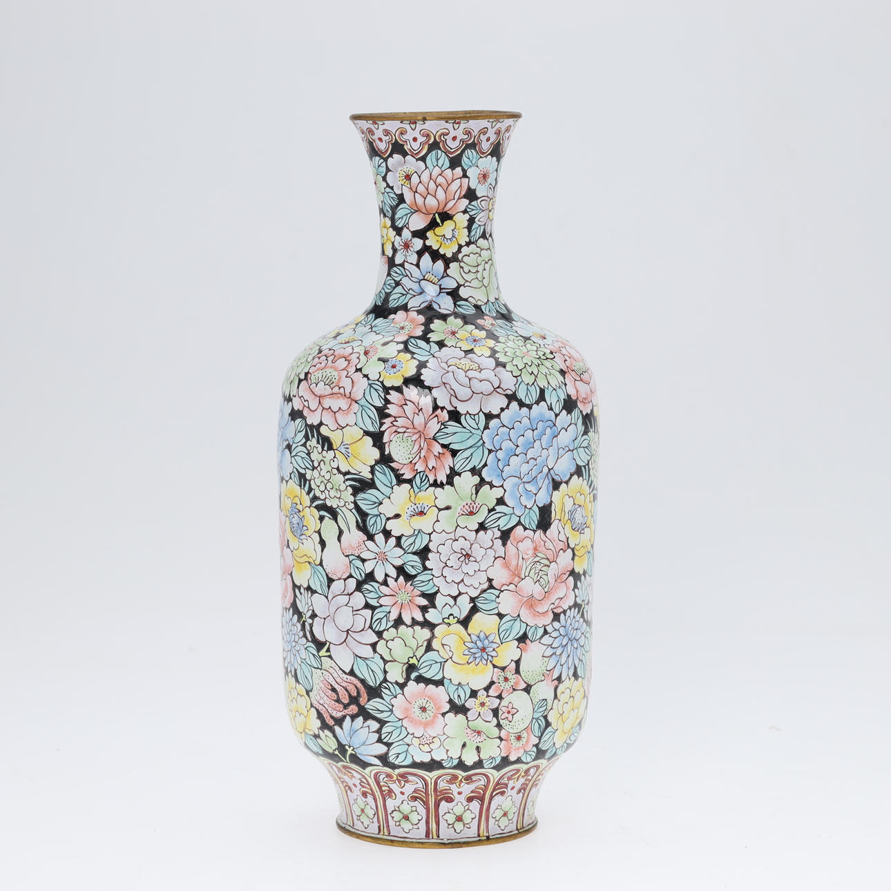 Cloisonne vas med blommor, Kina.