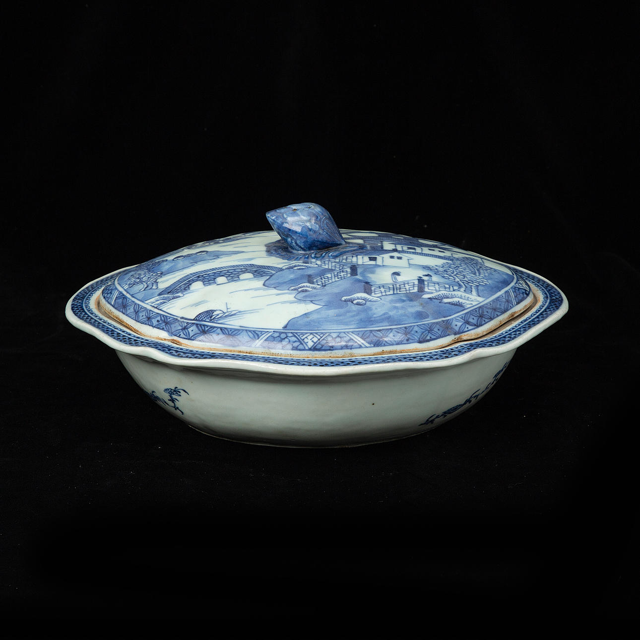 TERRINE. China, 18th century.