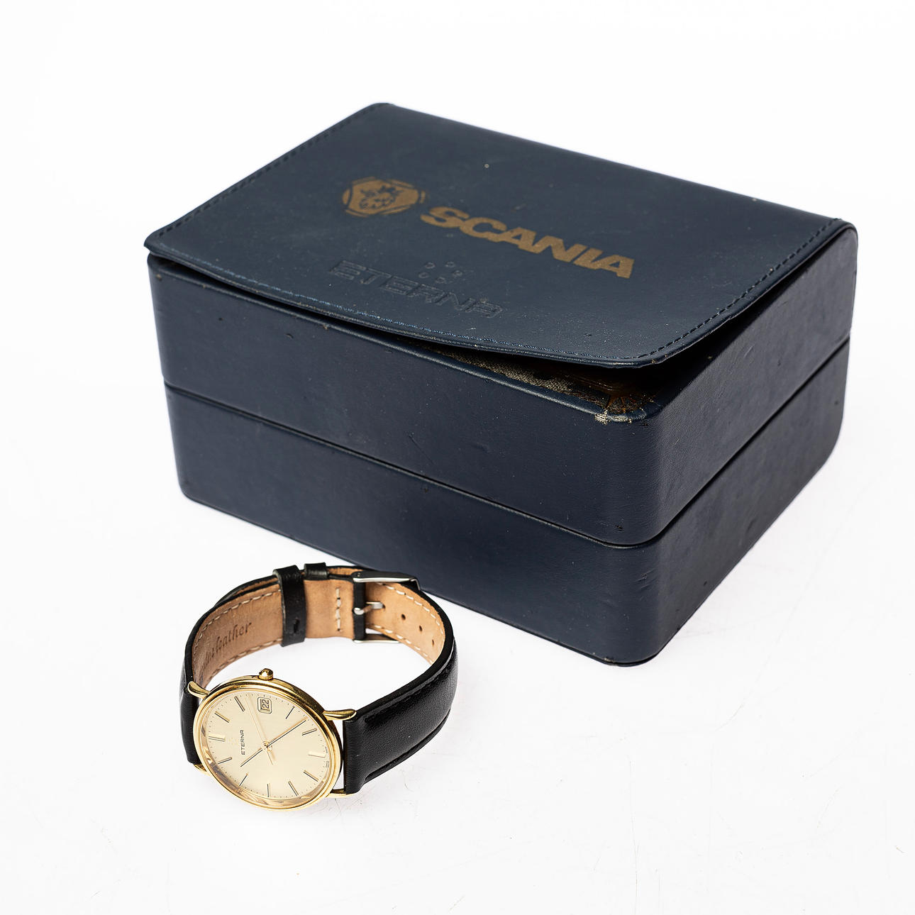MEN'S WRISTWATCH, Eterna 18k gold with case.