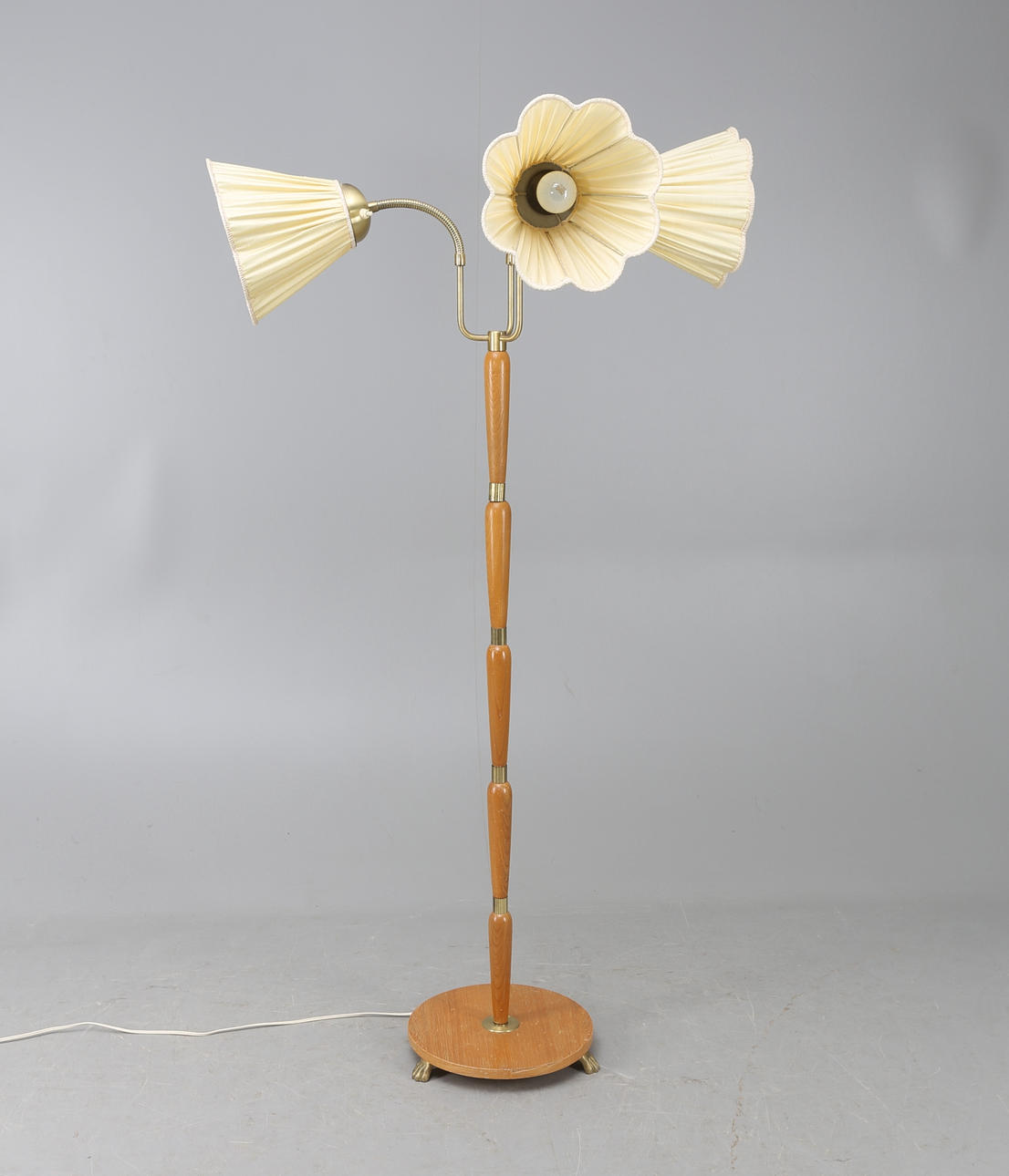 GOLVLAMPA, 3-armad, Pagos, 1900-talets mitt.