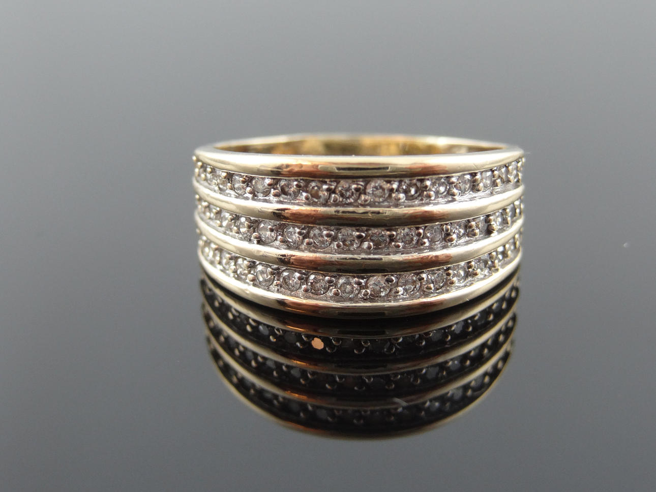 TRE LINE DESIGN DIAMANT RING 0,75cts 14 k guld.