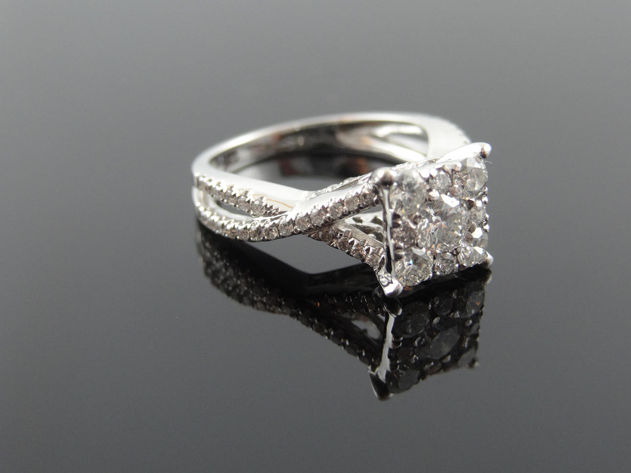 ROYAL CROWN DIAMANT RING 1,00cts 14k guld.