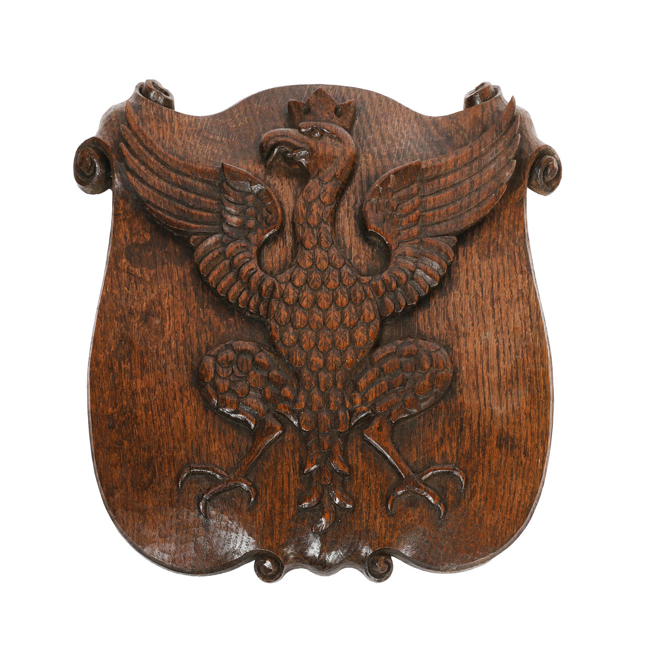 A 20TH CENTURY CARVED OAK ARMORIAL PLAQUE.