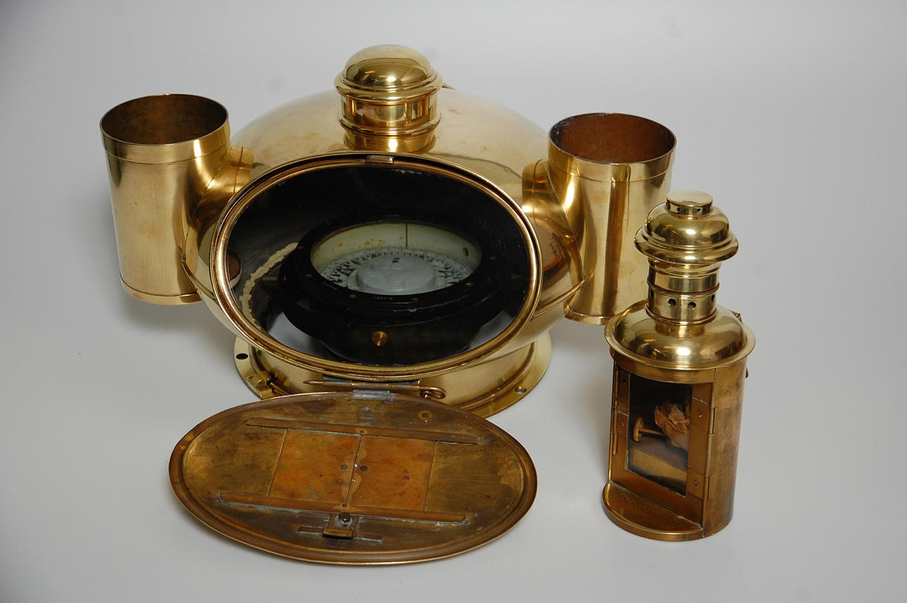 NAKTERHUS MED KOPMPASS, märkt C.Plath Hamburg 1800-tal.