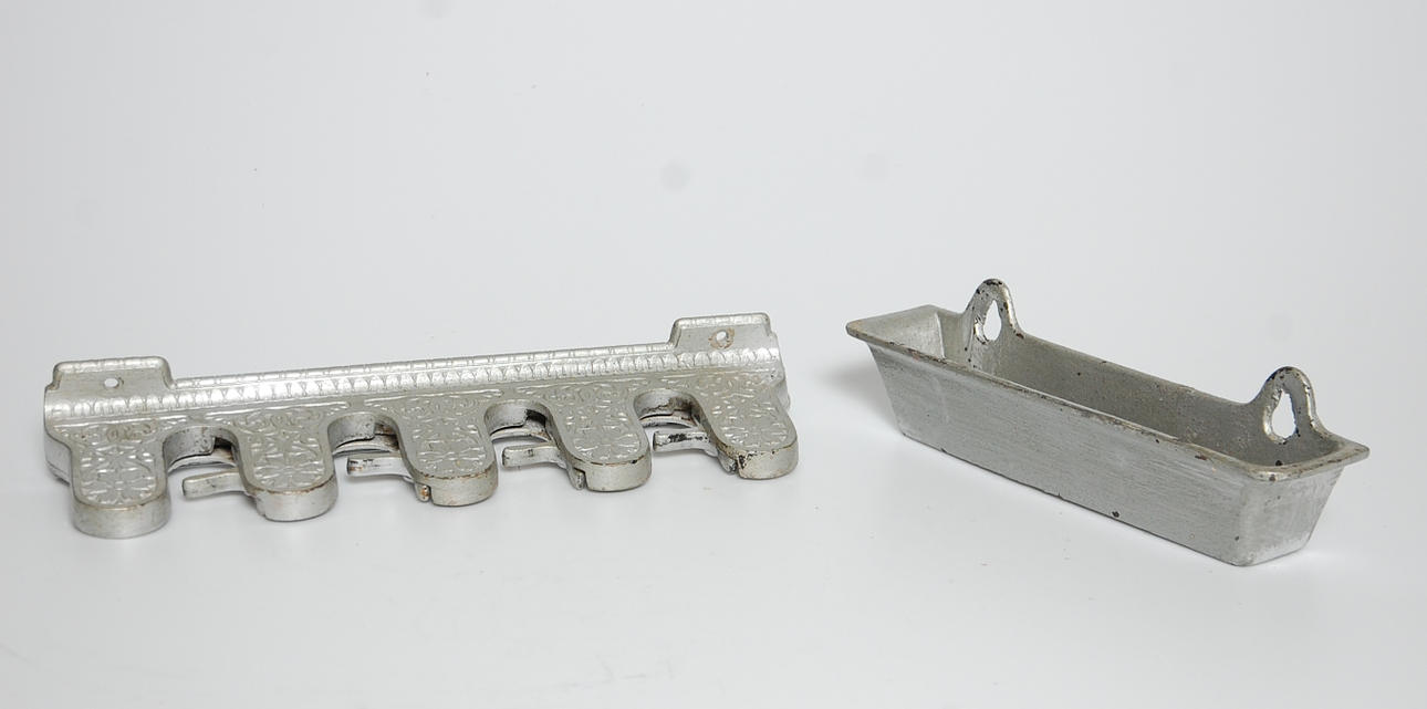 PARAPLYHÅLLARE, 2 delar, Eskilstuna, 1900-talets början.