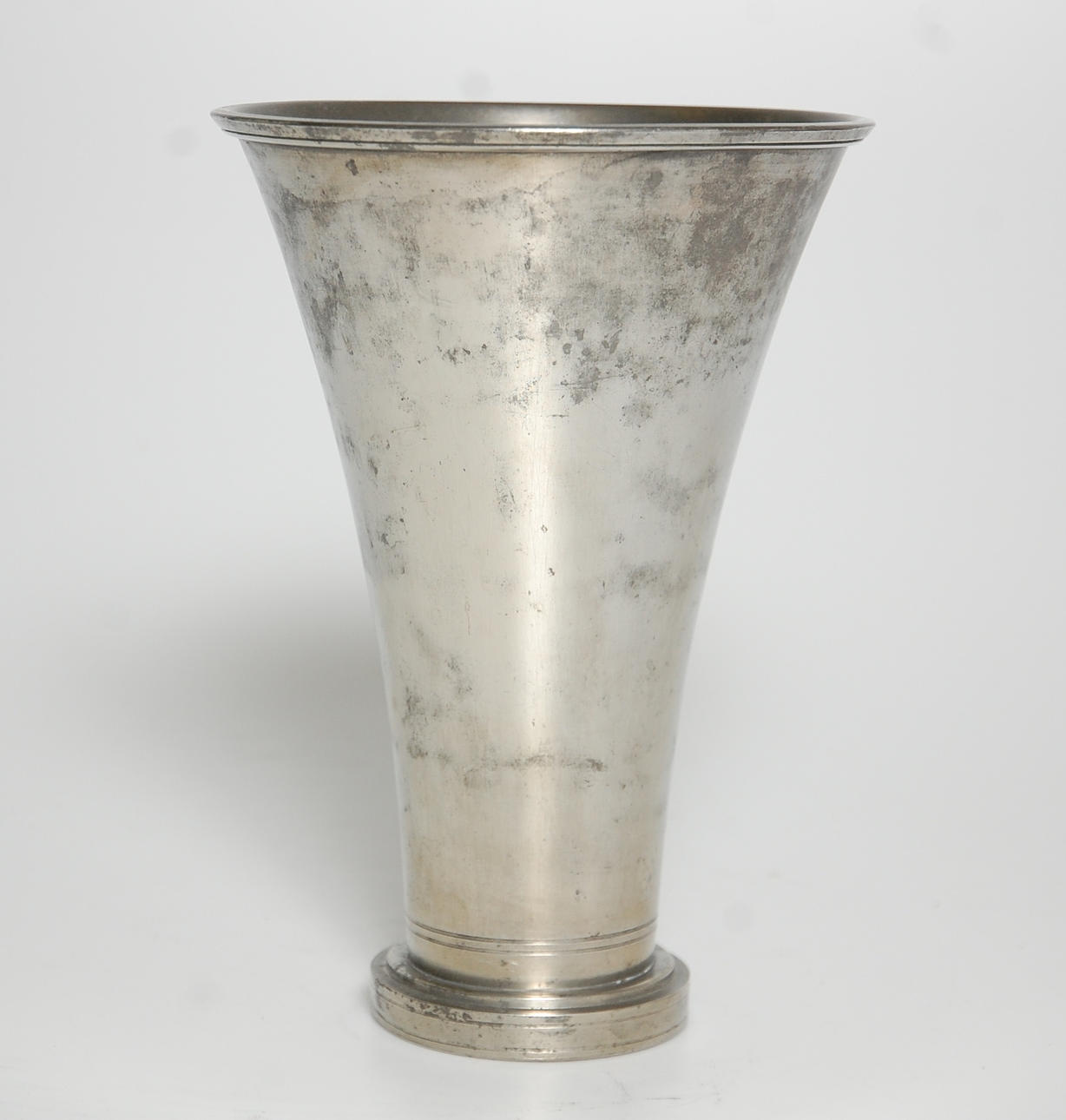 BÄGARE, tenn, stämplad Ystad Tenn, 1941.