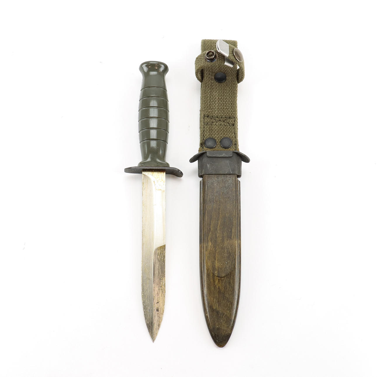 KENTTÄVEITSI, FM/64.