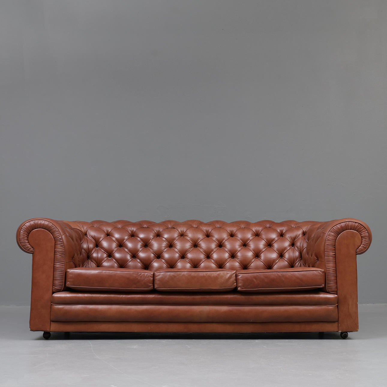 CHESTERFIELD, brun lædersofa, Pegasus, 20. århundrede.