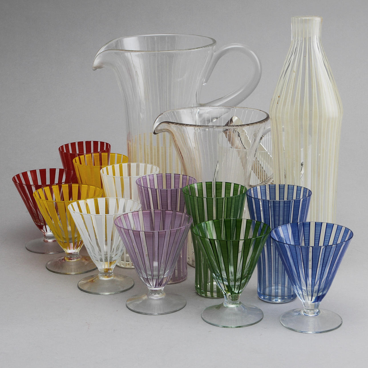 GLASSERVISDELAR, 16 delar, "Strikt", Bengt Orup, Johansfors.