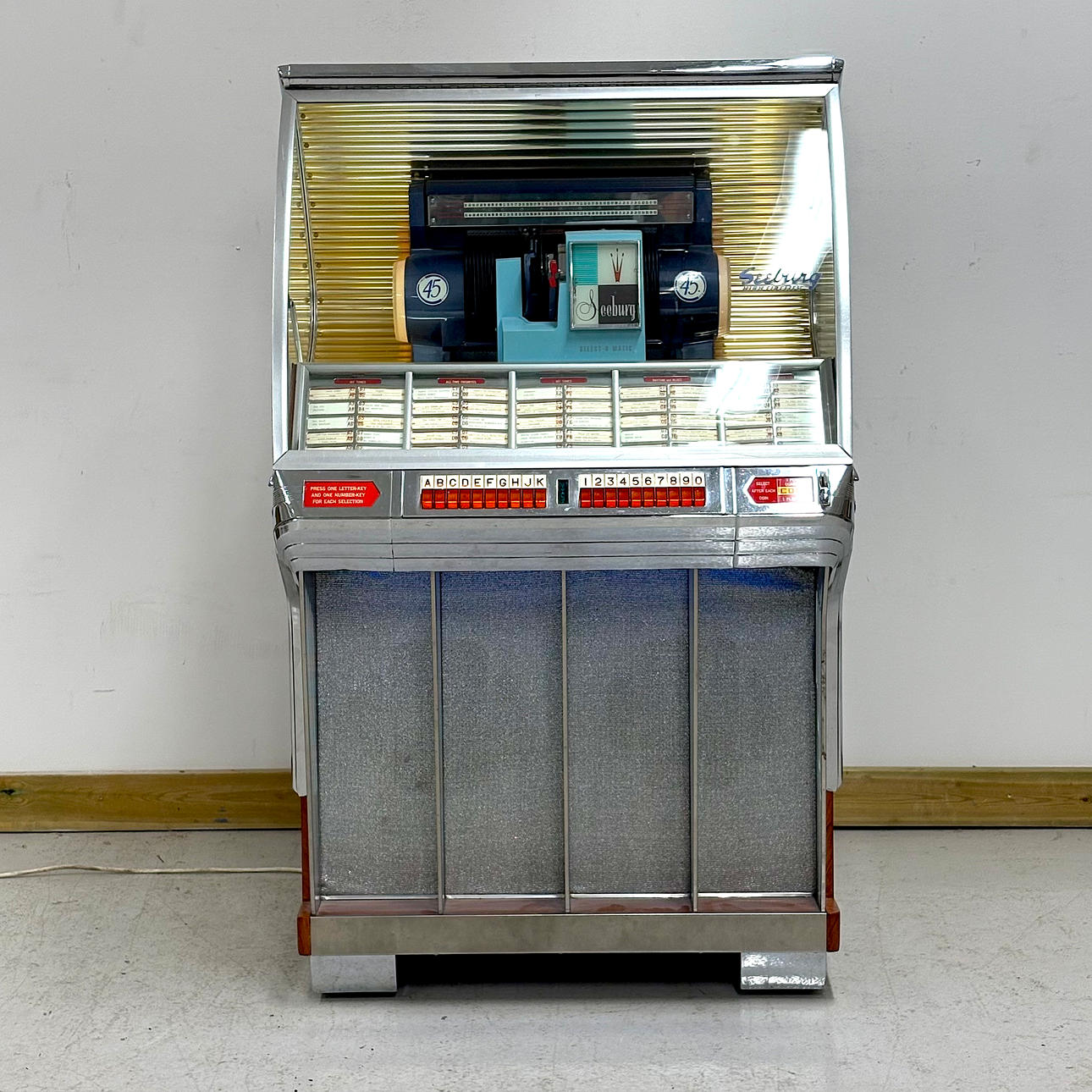 JUKEBOX, model “HF100R”, Seeburg, USA. in 1954.