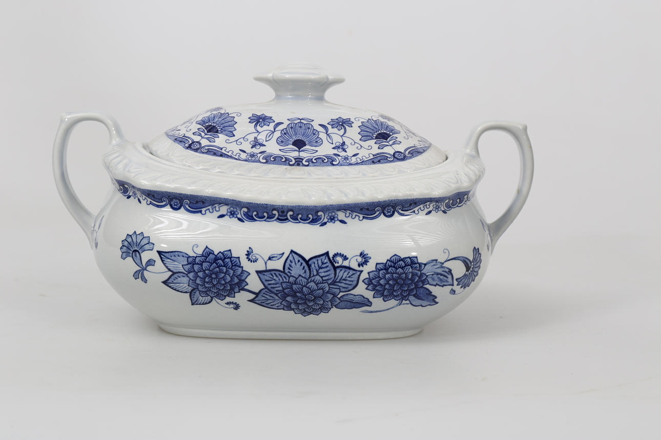 TERRIN MED LOCK, porslin, "Blue Butterfly", Adams, England.