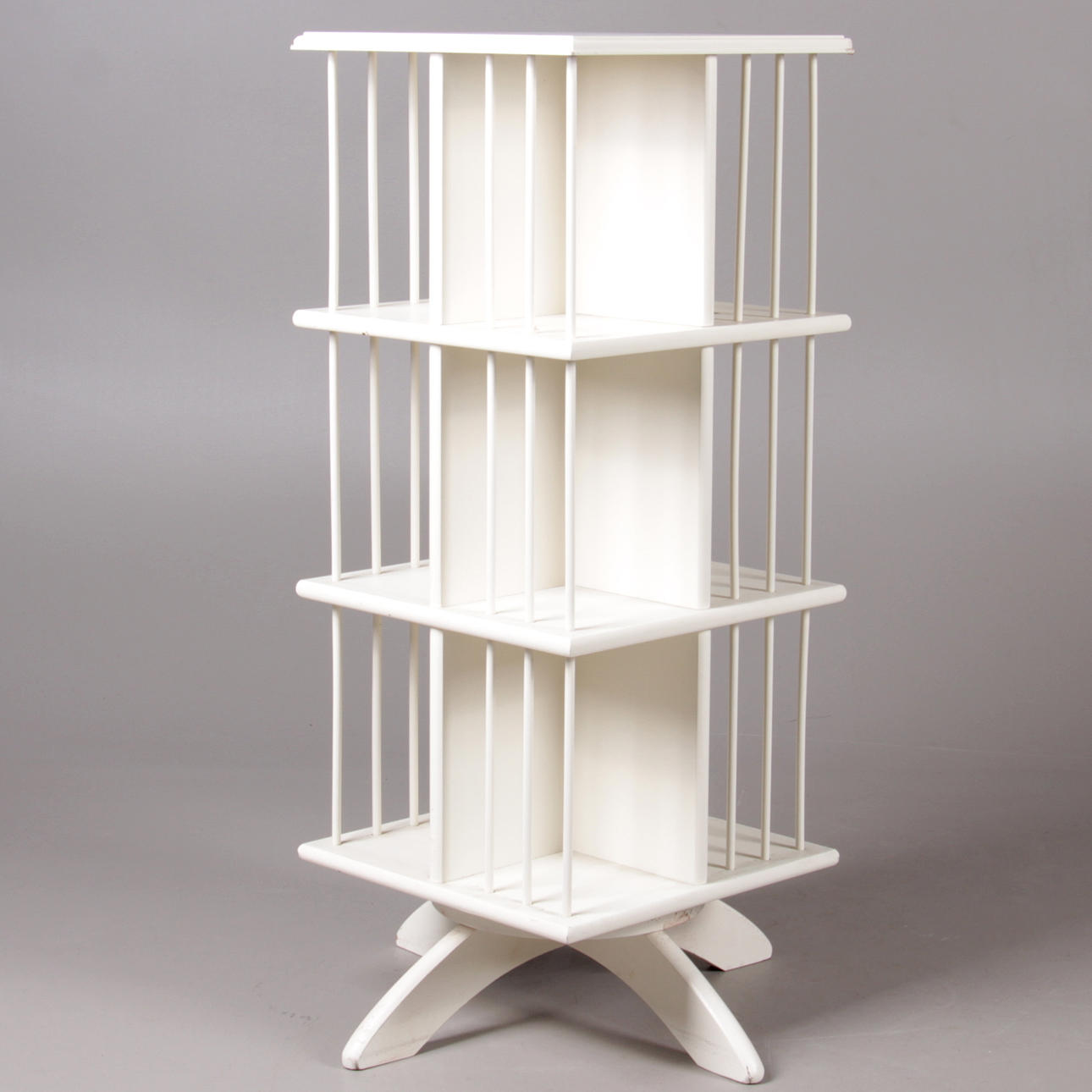 BOKSNURRA, vitmålad, samtida.