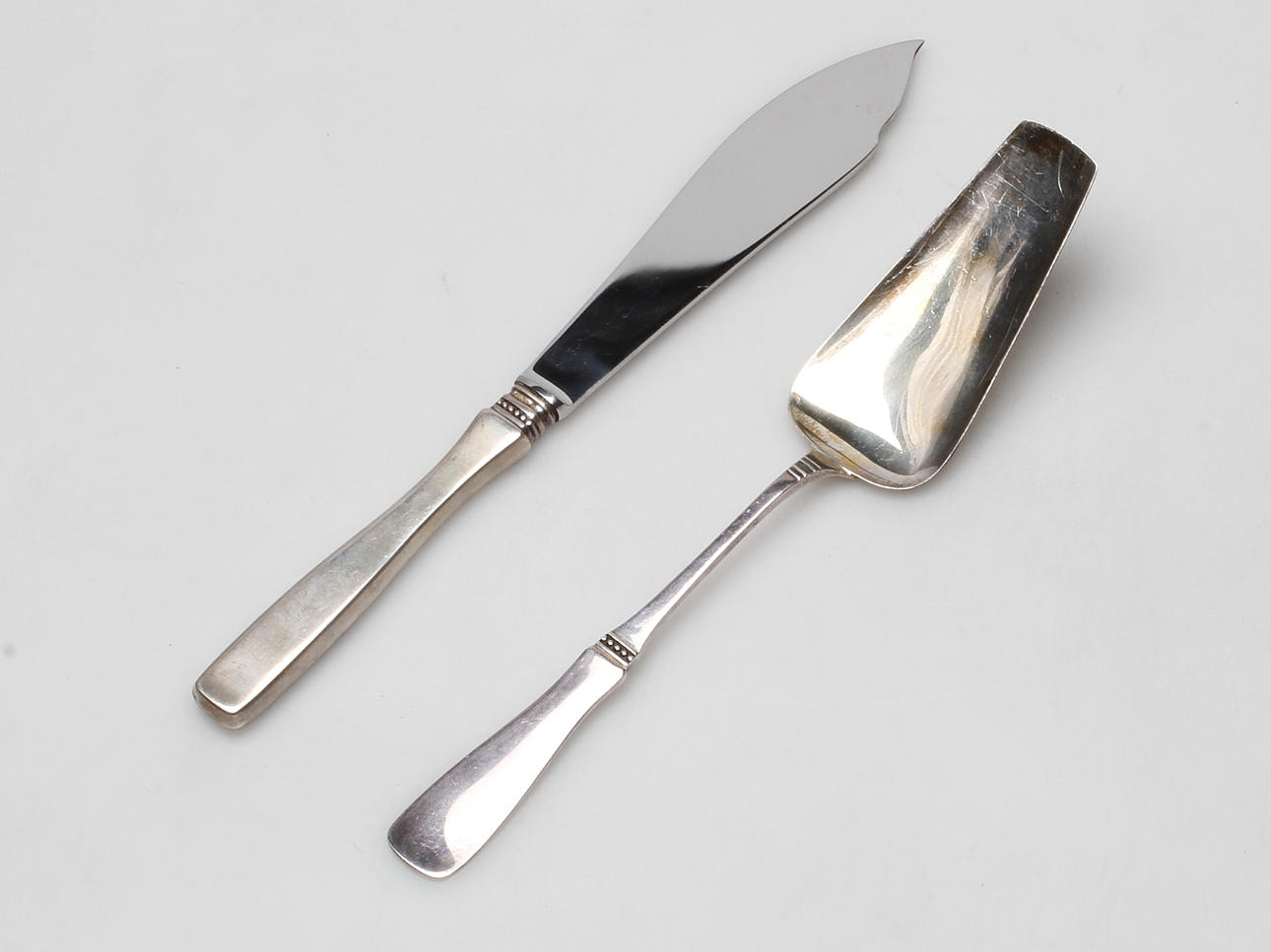 TÅRTVERKTYG, två delar, "Uppsala", MGAB, Silver, vikt ca 136 gram.