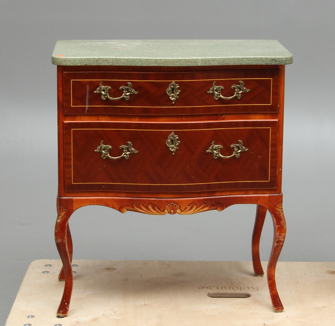 BYRÅ, med stenskiva, Louis XVI-stil, 1900-tal.