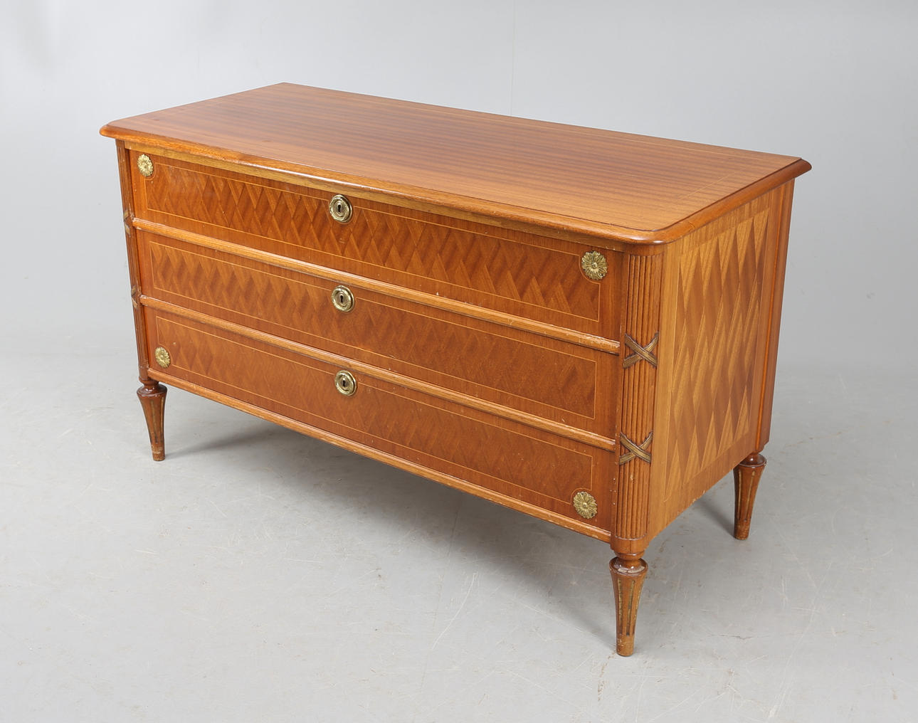 BYRÅ, gustaviansk stil, 1940/50-tal.