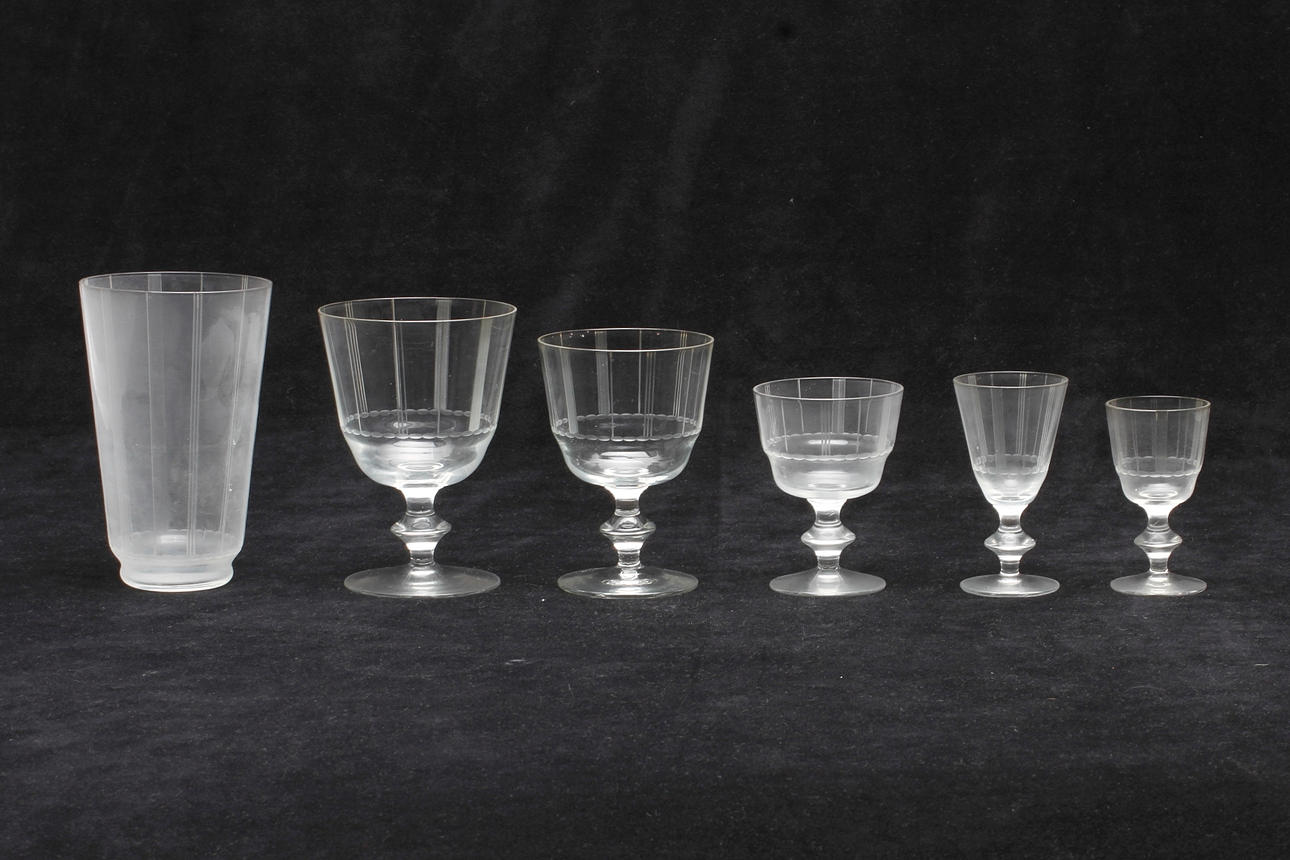 GLASSERVISDELAR, 68 delar, Kosta, 1900-talets mitt.