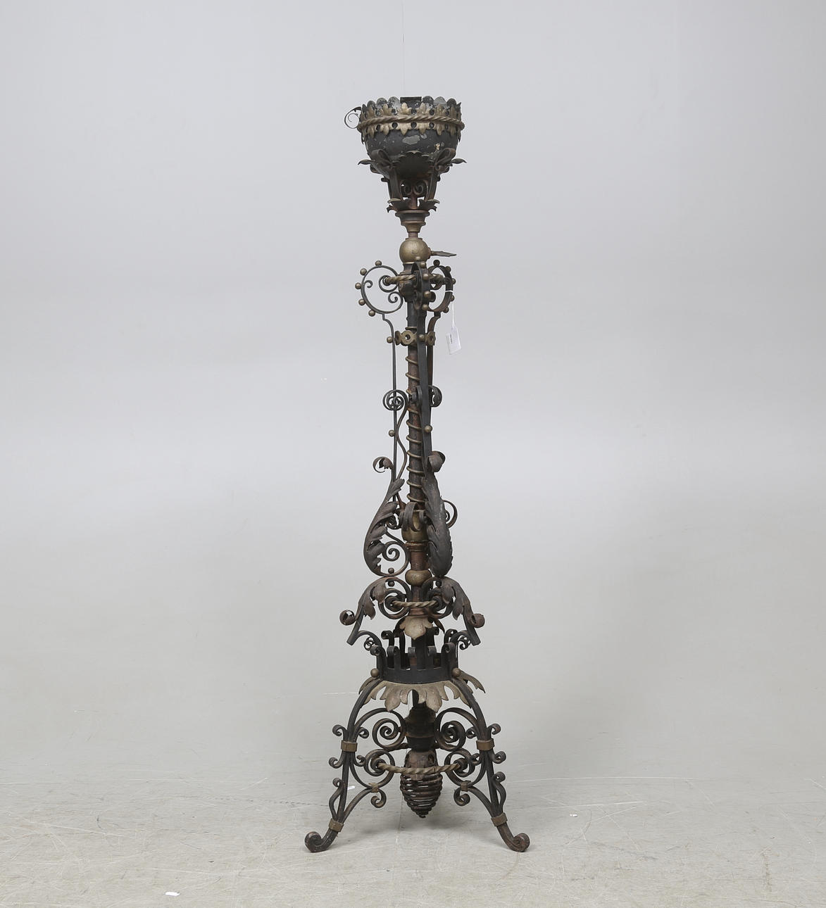 PIEDESTAL/GOLVLYKTA, 1900-tal.