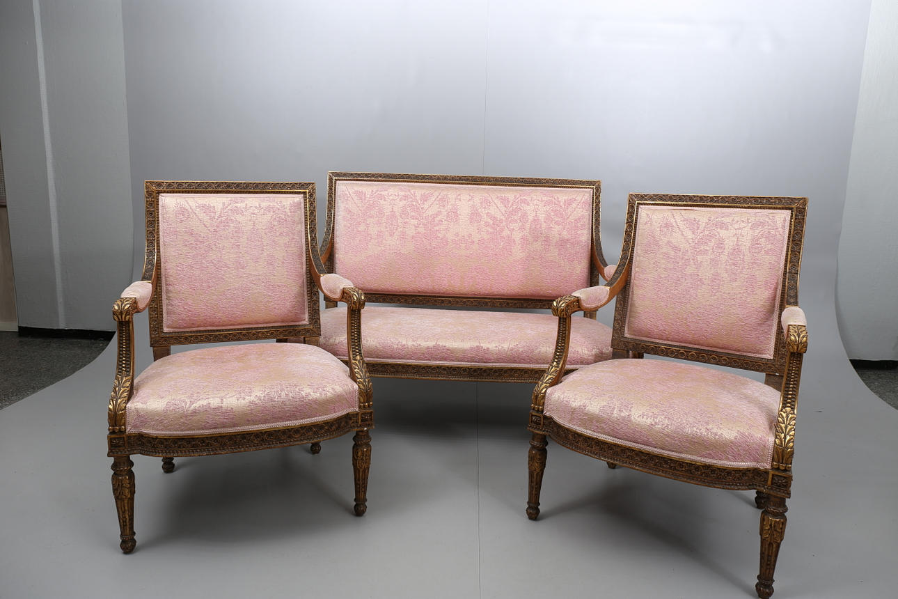 SALONGSGRUPP, förgylld, 3 delar, Louis Seize stil, 1900-talets första hälft.