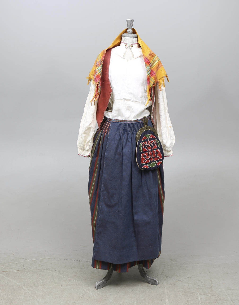 FOLKDRÄKT, 5 delar.