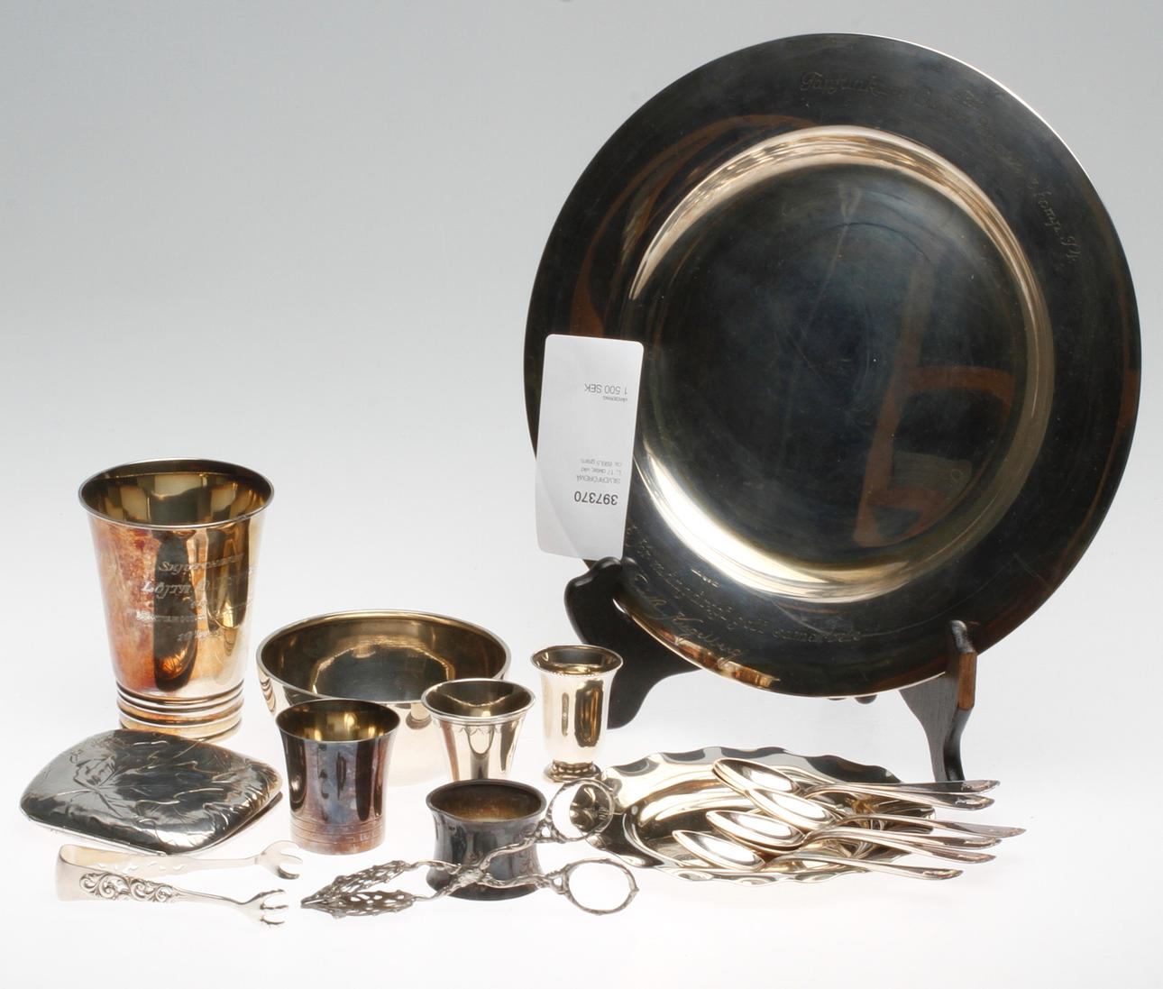 SILVERFÖREMÅL, 17 delar, vikt ca. 699,5 gram.