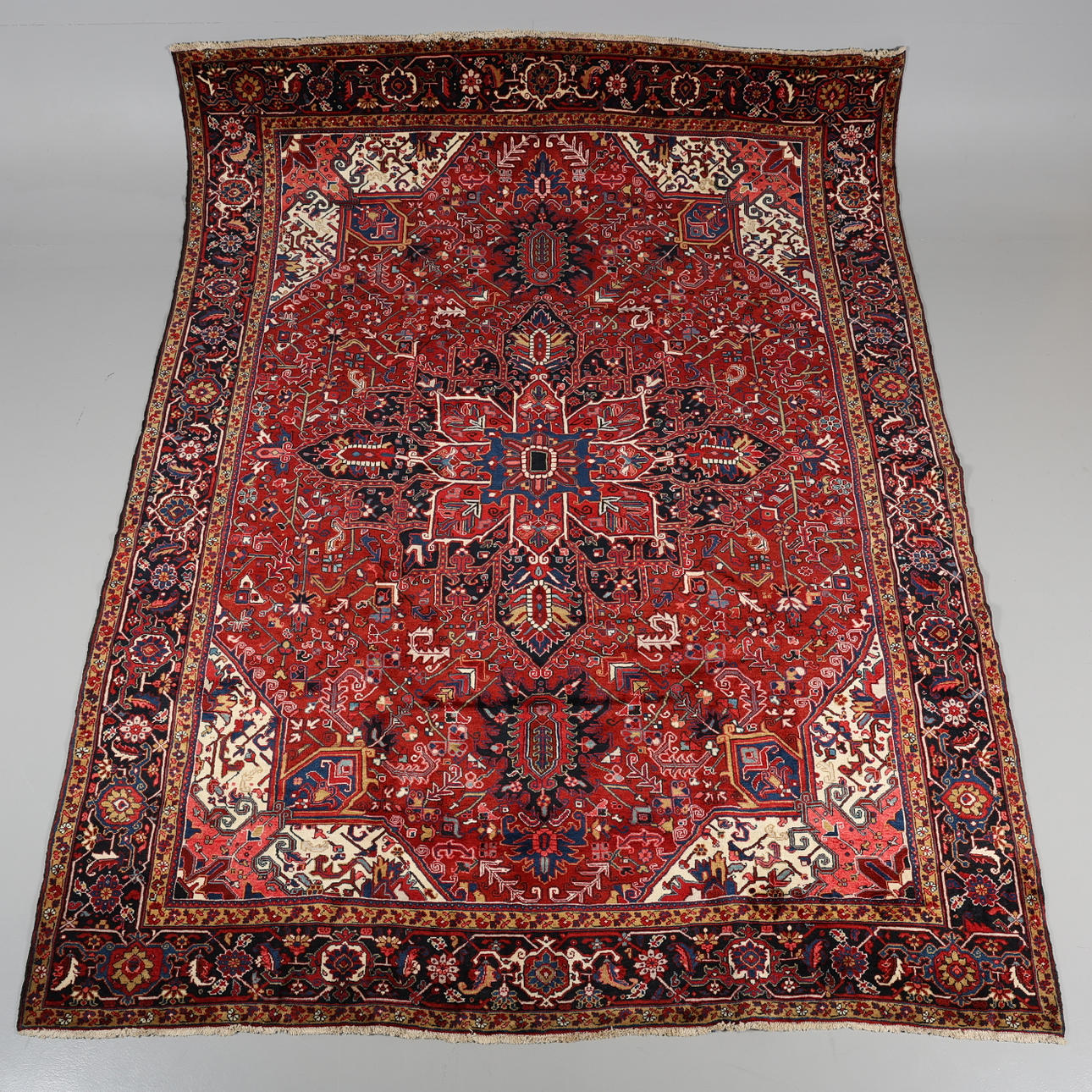 TEPPICH, persisch, Heriz, halbantik, 394x295 cm.