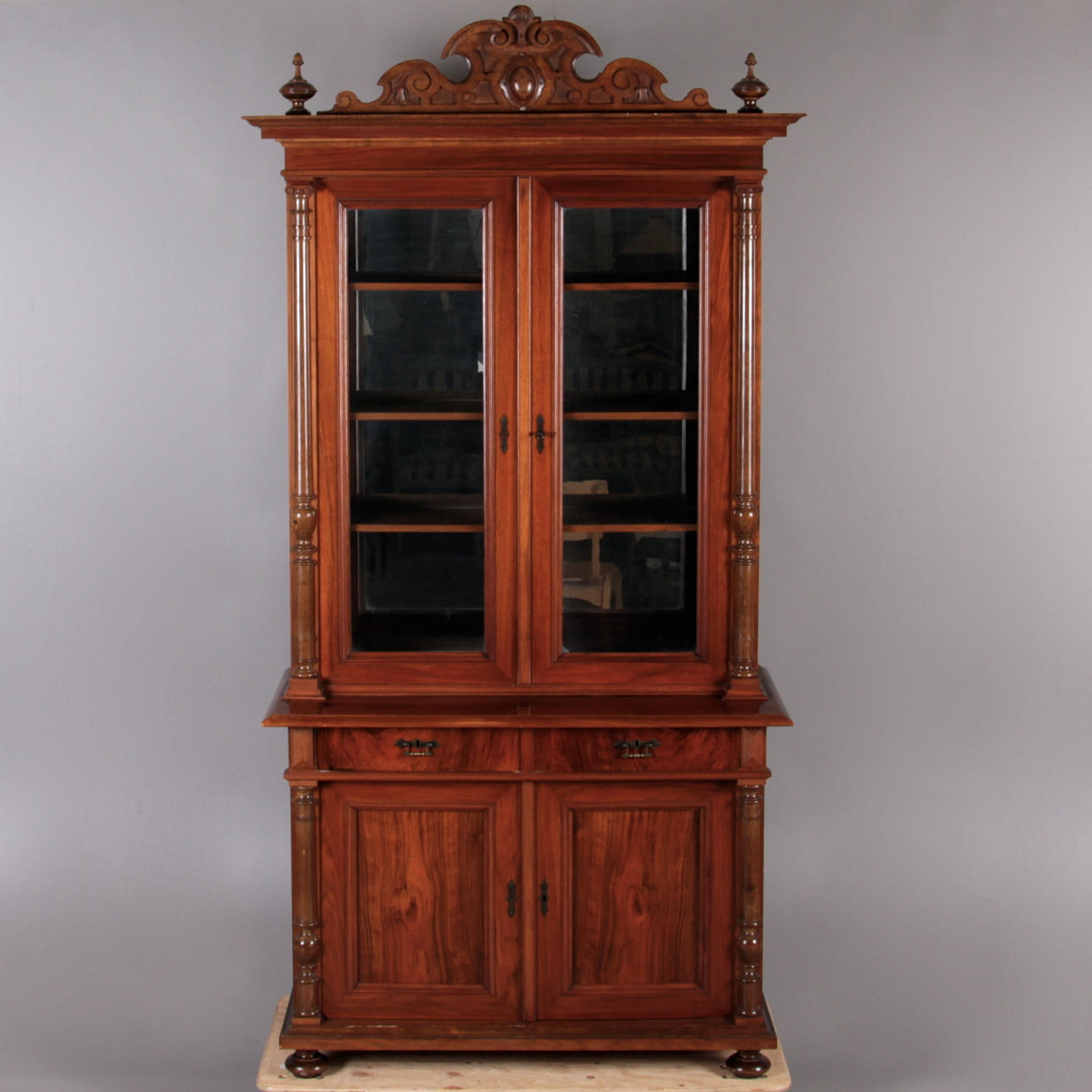 BOKSKÅP, nyrenässans, 1800-talets andra hälft.