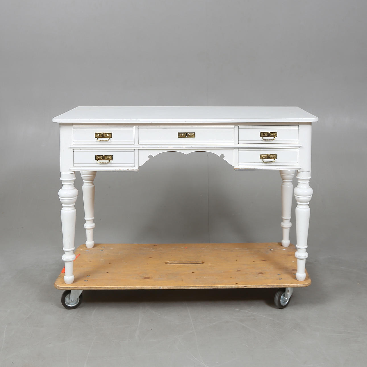 SKRIVBORD, Mio, samtida.