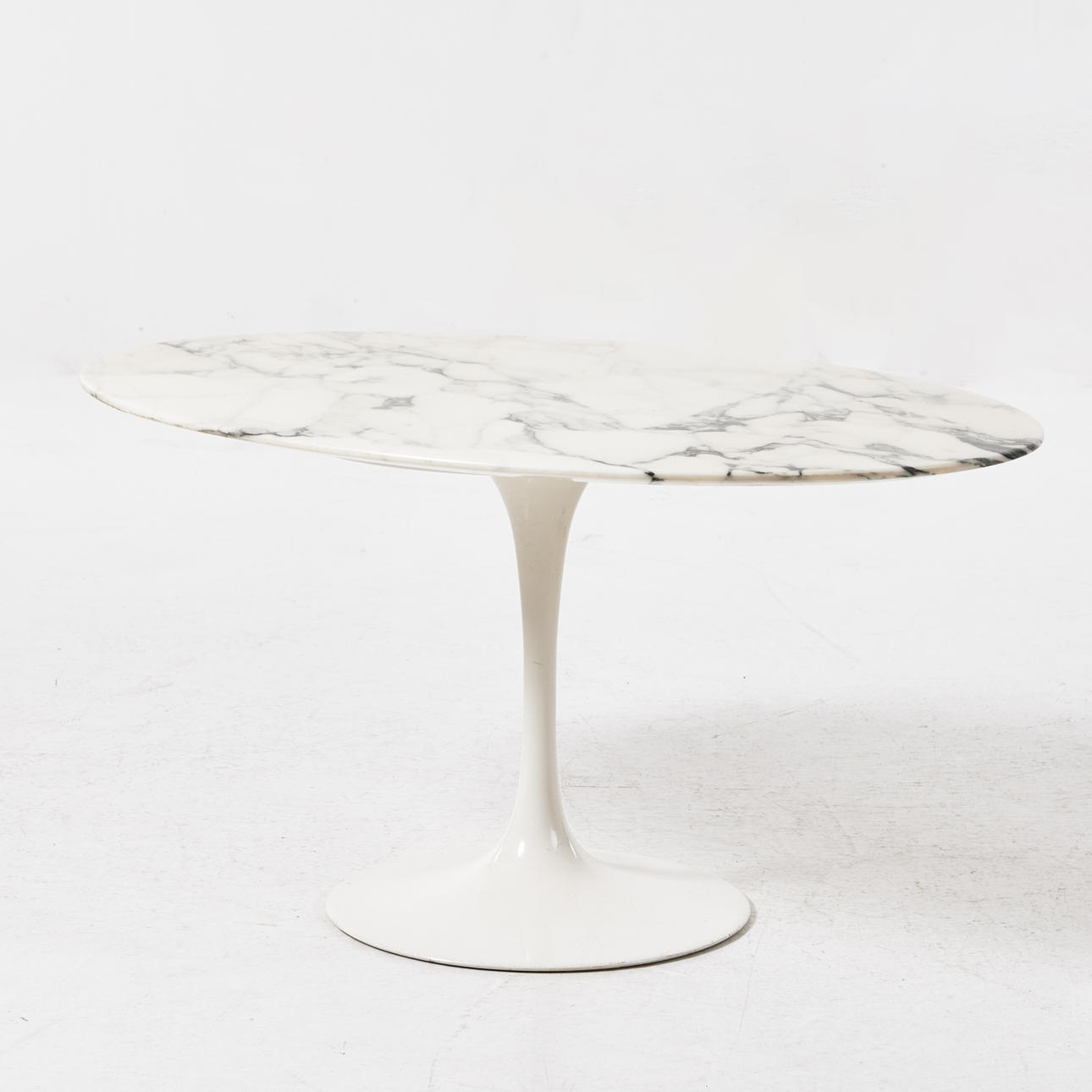 EERO SAARINEN. Coffee table, “Tulip”.