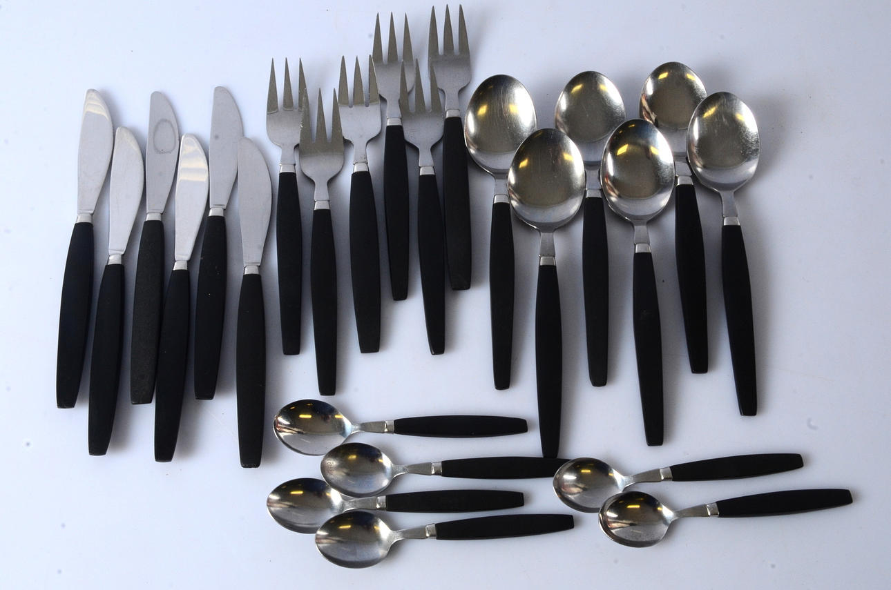 BESTICK i rostfritt stål och bakelit, 24-delar.