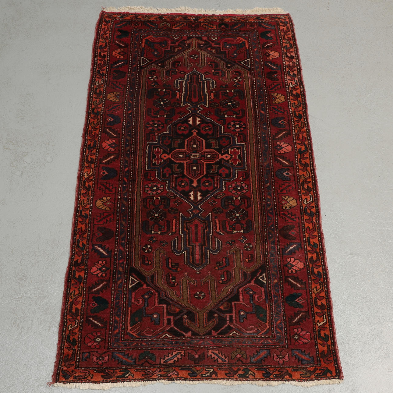CARPET, Mossel, dimensions approx: 229x130 cm.