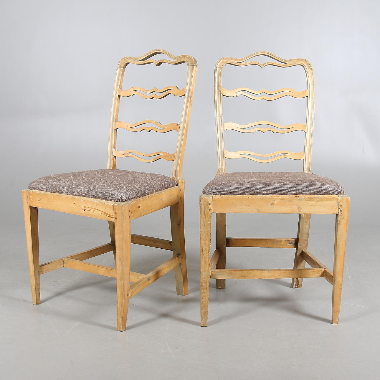 STOLAR, 2 st, sk skrattstolar. 1800-talets första hälft.