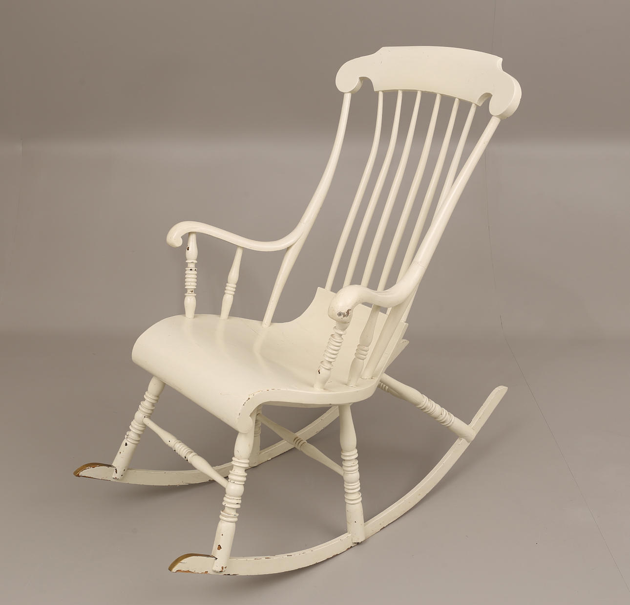 GUNGSTOL, vitmålad, tidigt 1900-tal.