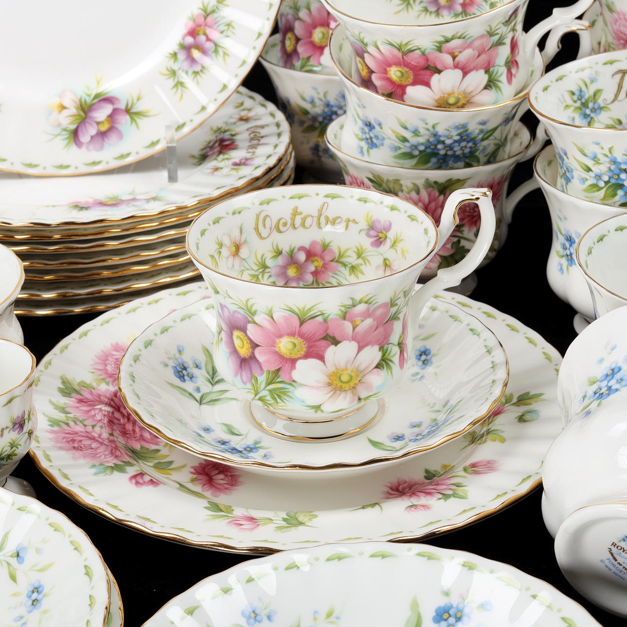 KAFFESERVIS, 43 delar Månadskoppar, Royal Albert.