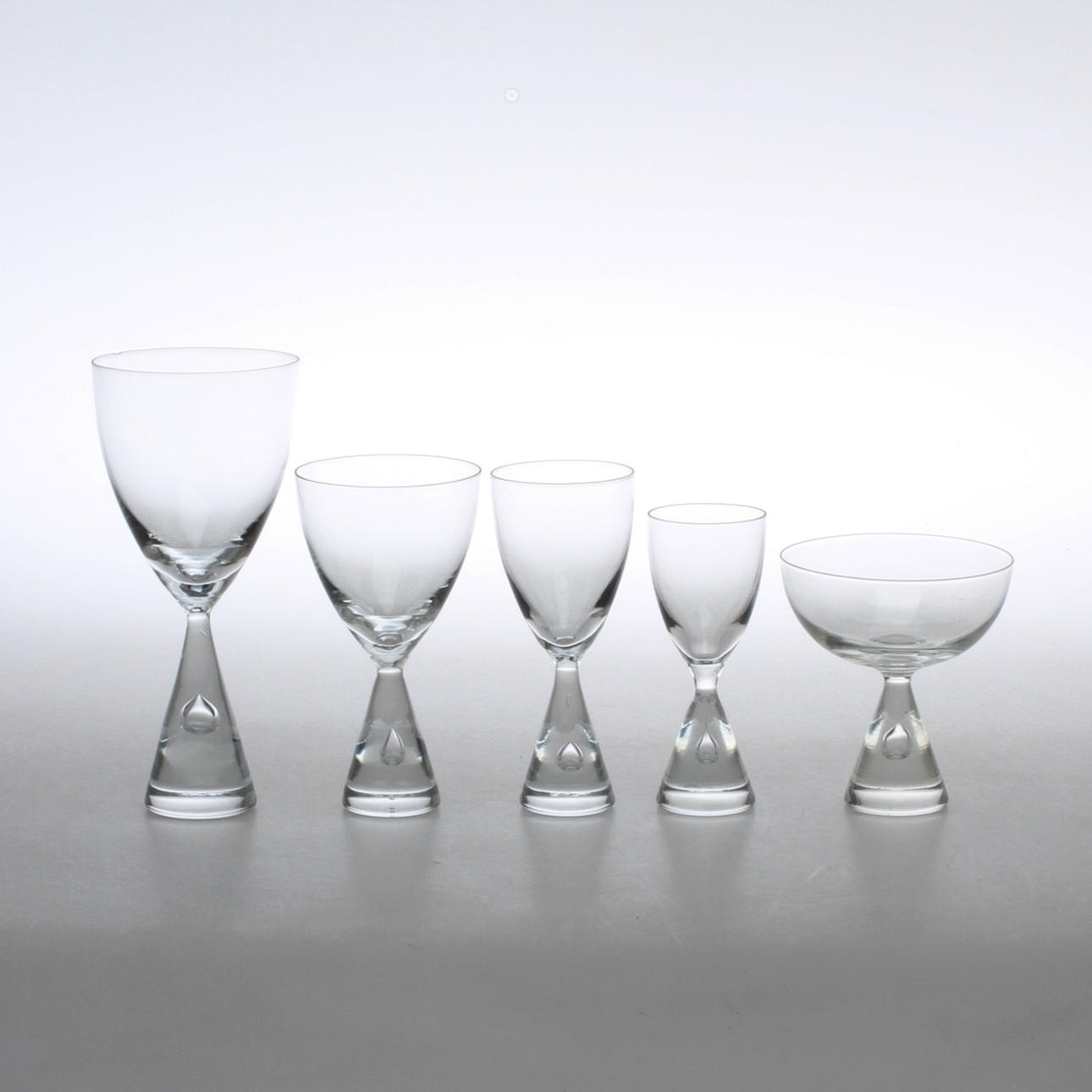 GLASSERVISDELAR, 30 delar, möjligen Holmegaard / Kastrup Bent Severin Princess.