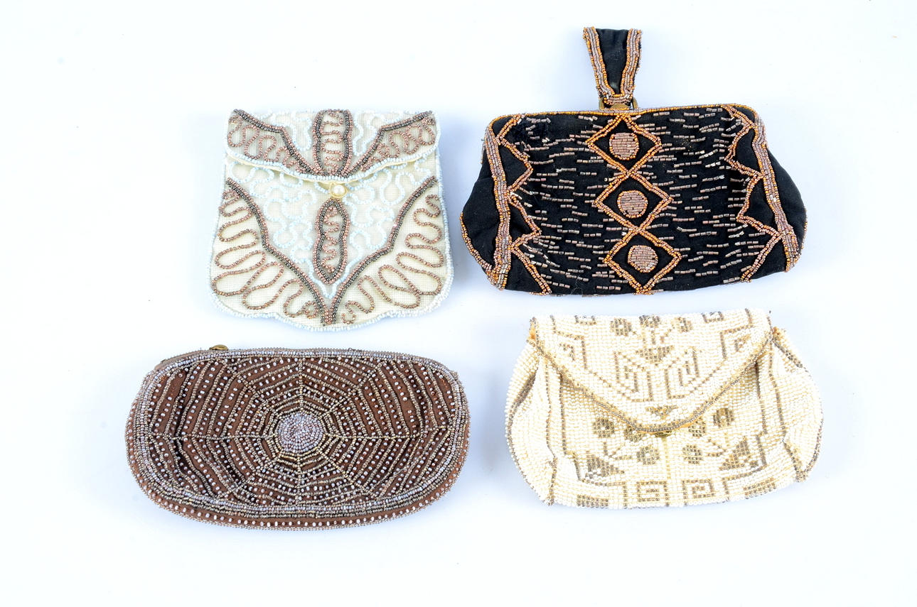 AFTONVÄSKOR, pärlbroderi, 1900-talets första hälft.