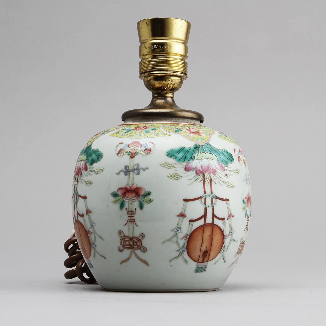 BORDLAMPSFOT, porslin, Kina, 18/1900-tal.