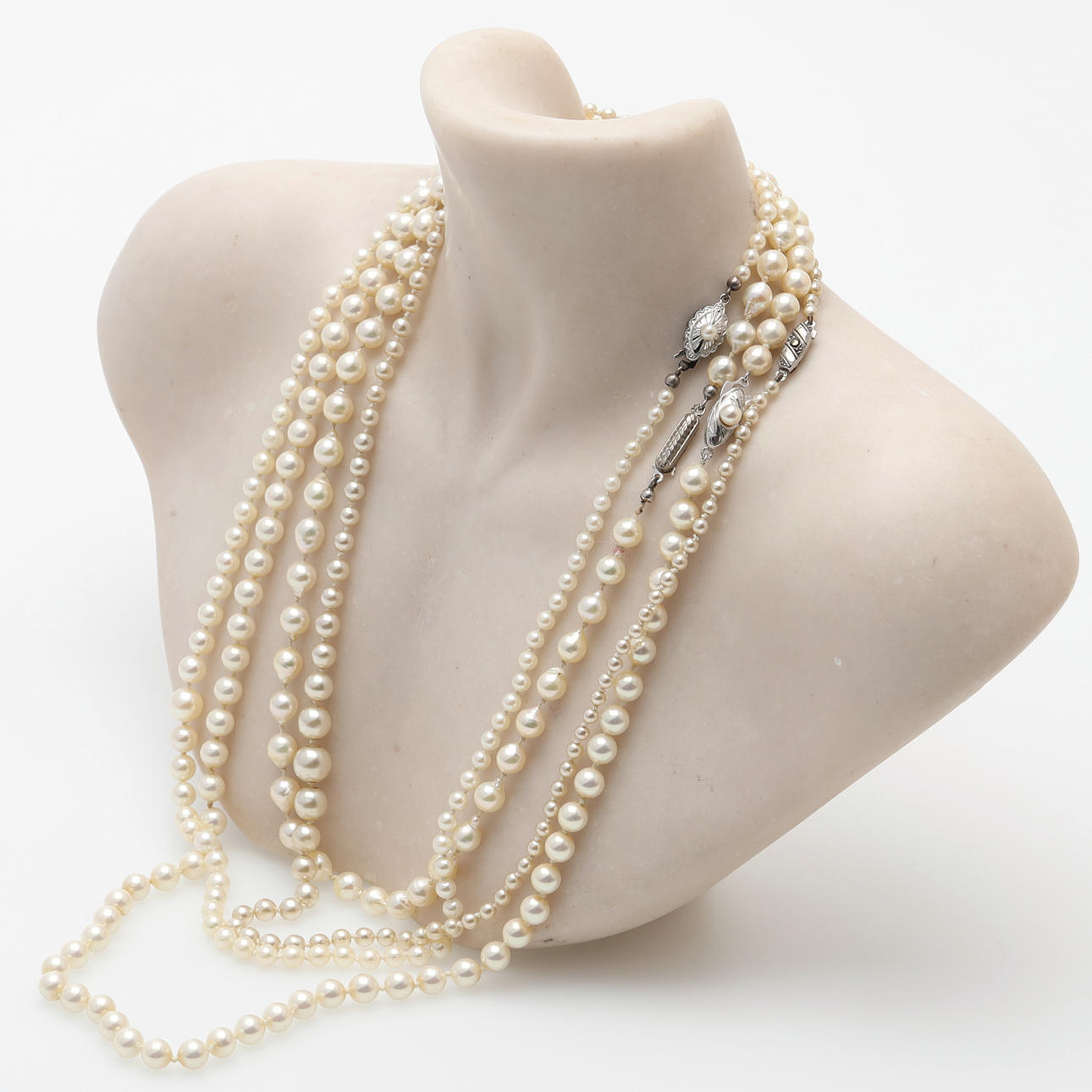 PERLENKETTE, 4 Stück, silberner Verschluss.