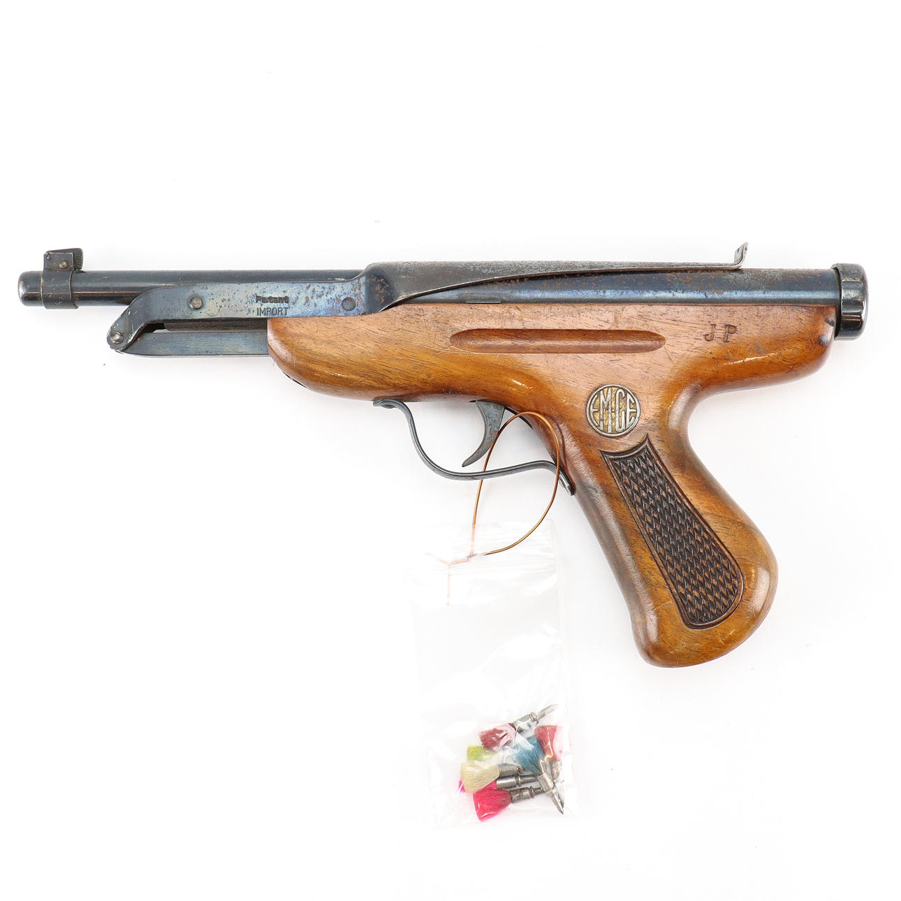 PISTOLA DE AIRE EMGE con flechas.