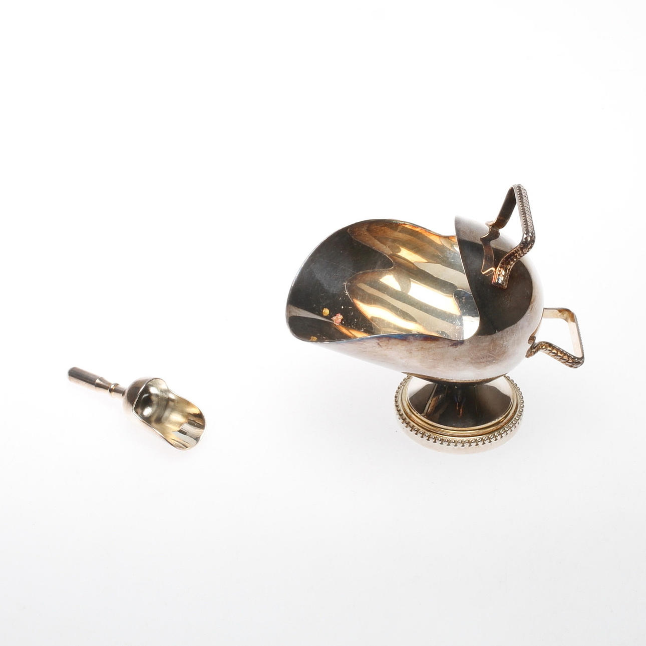 SOCKERSKÅL MED SKED, nysilver, England, 1900-tal.