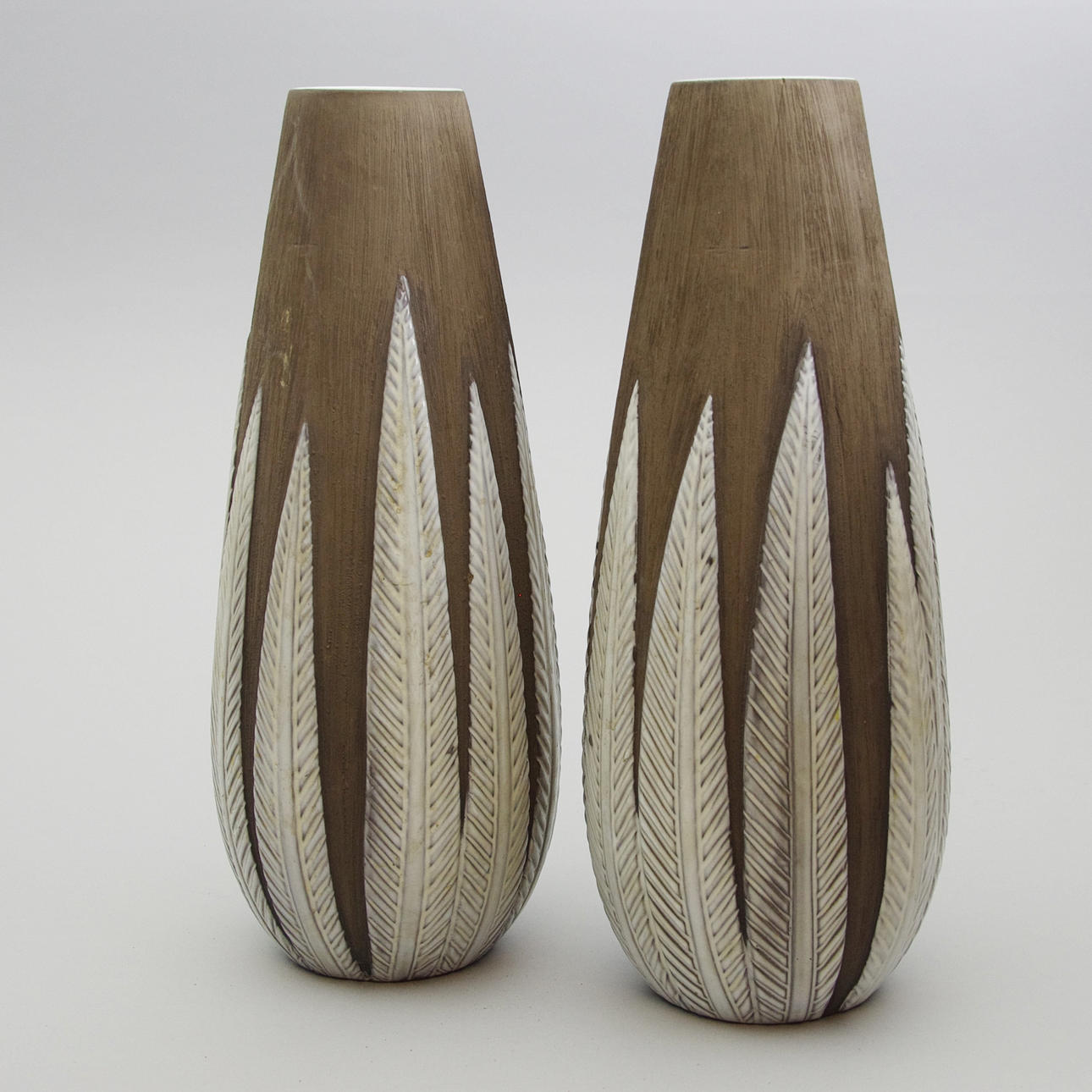 VASER, 1 par, "Paprika", Anna-Lisa Thomson, Uppsala-Ekeby.