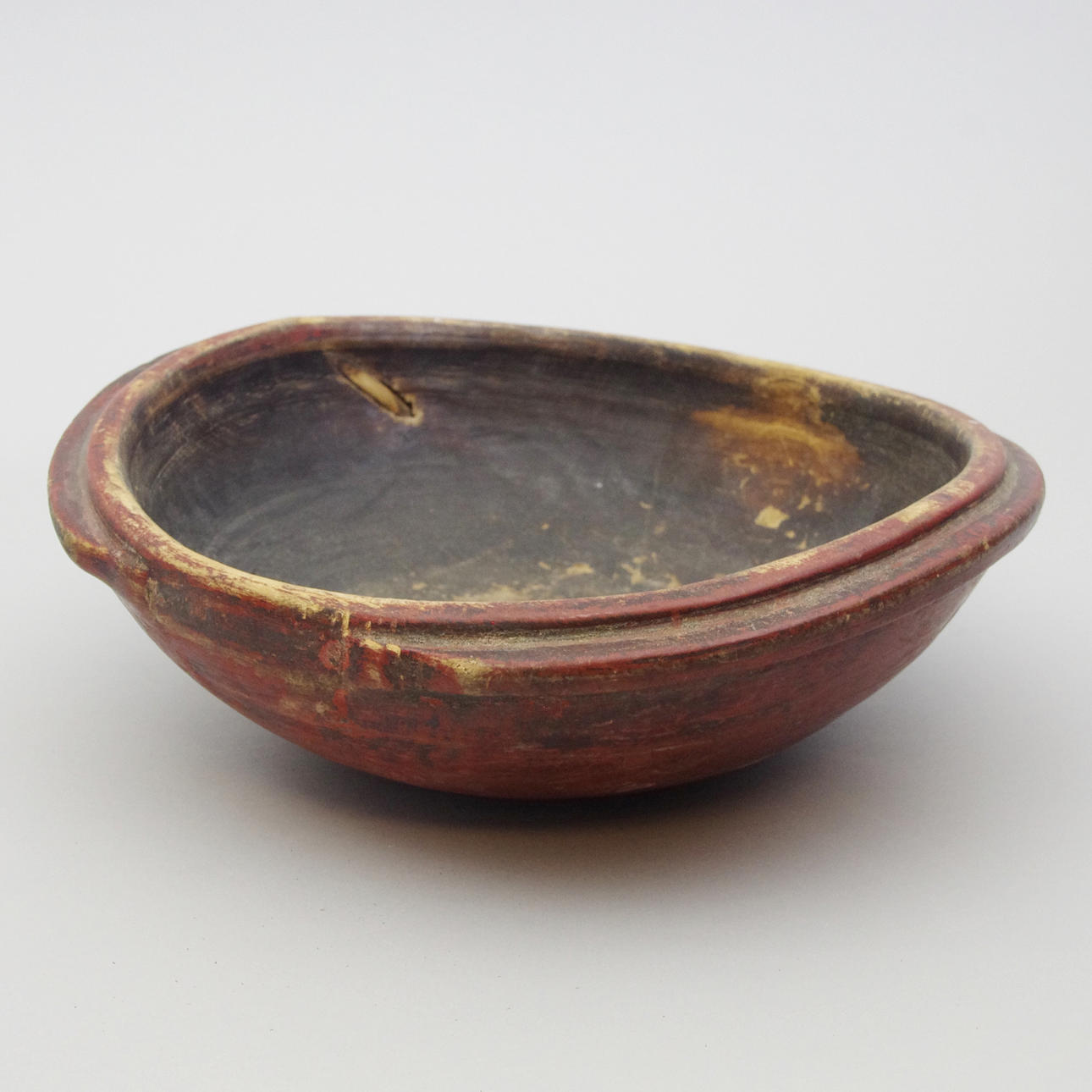 SKÅL, allmoge, målat trä, 1700/1800-tal, monogramsignerad på baksidan.