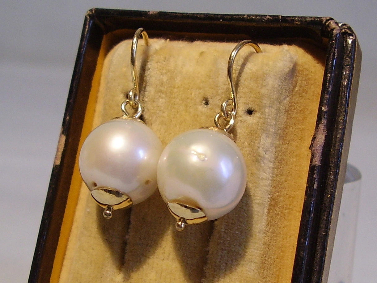 PÄRLÖRHÄNGEN Guld 585 pärla diam. 11,2 mm.