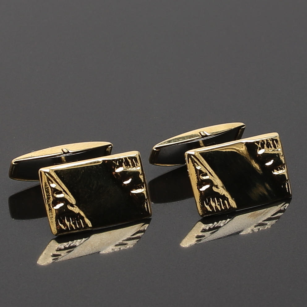 MANSCHETTKNAPPAR i 18 K rödguld. 3,88 g.