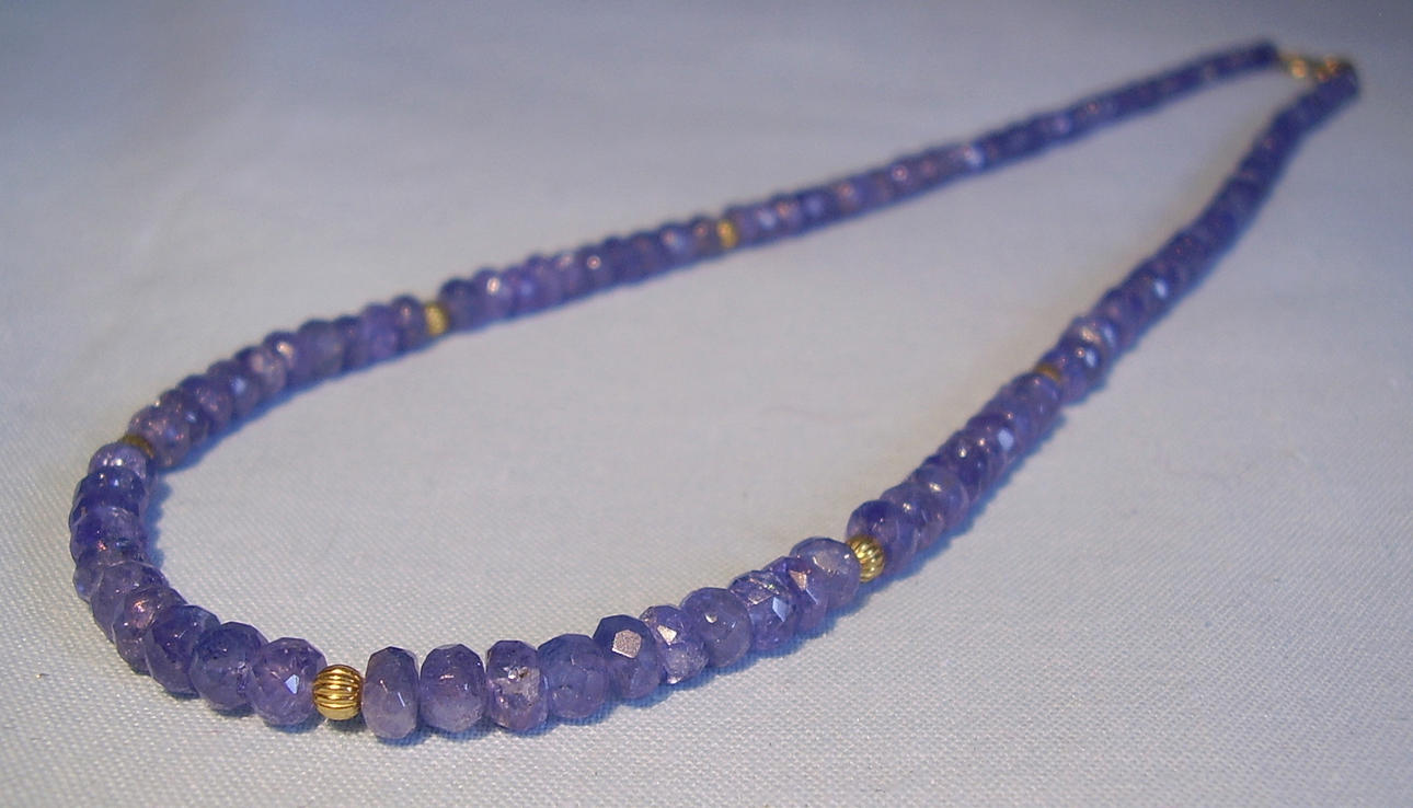TANZANITE COLLIER 94 ct. Gult guld 333.