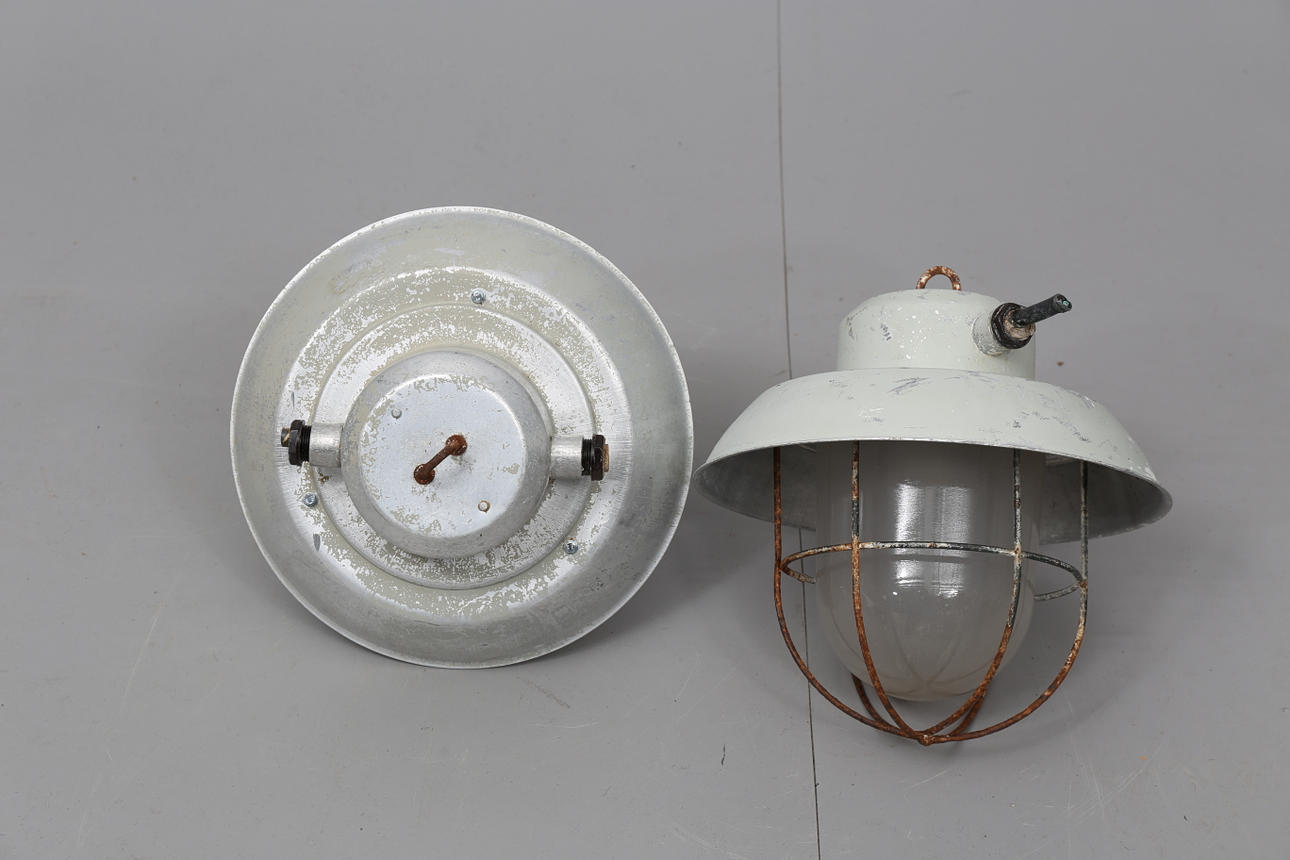 INDUSTRILAMPOR, 2 stycken, 1900-talets första hälft.