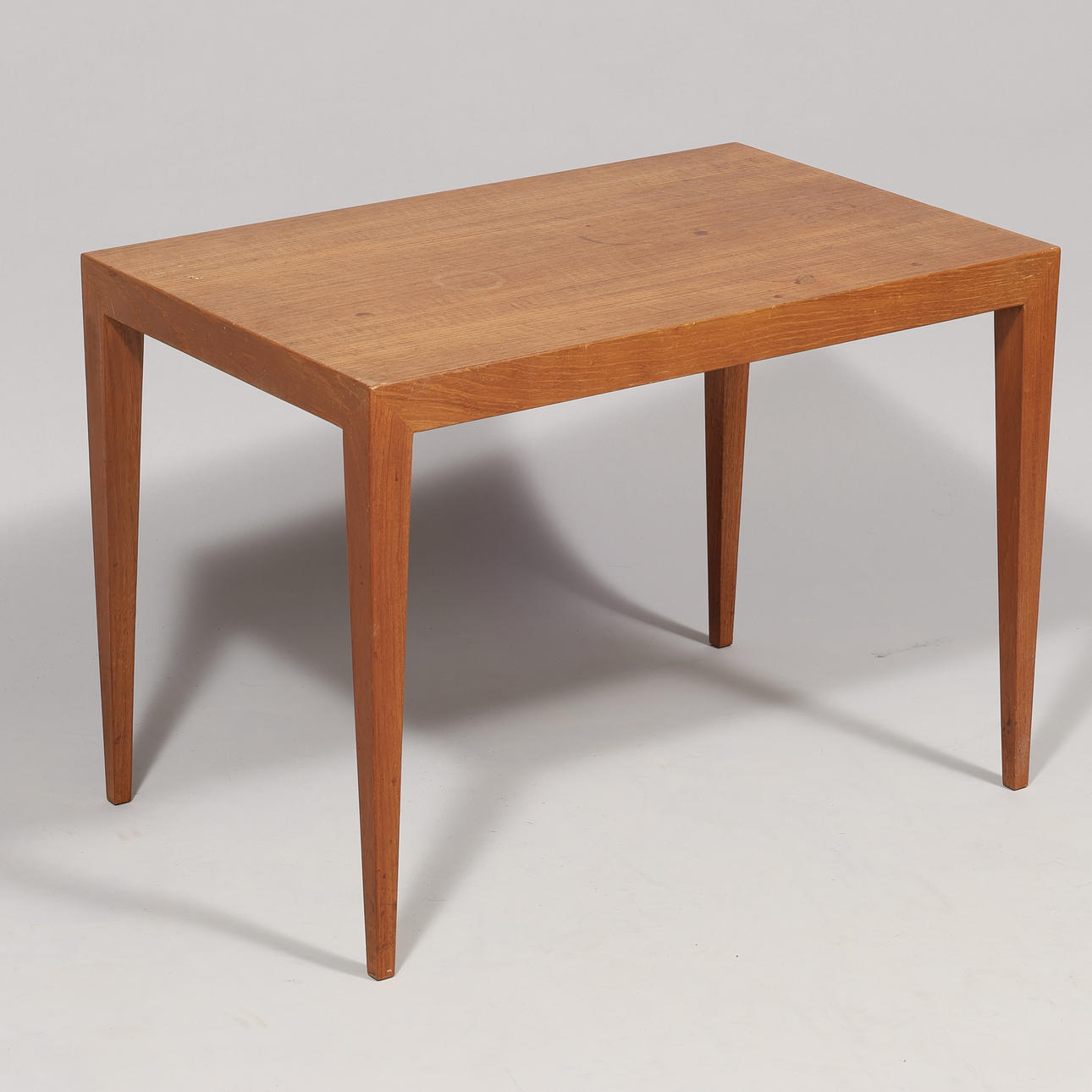 SEVERIN HANSEN. Soffbord - sidobord av teak. Haslev möbler.