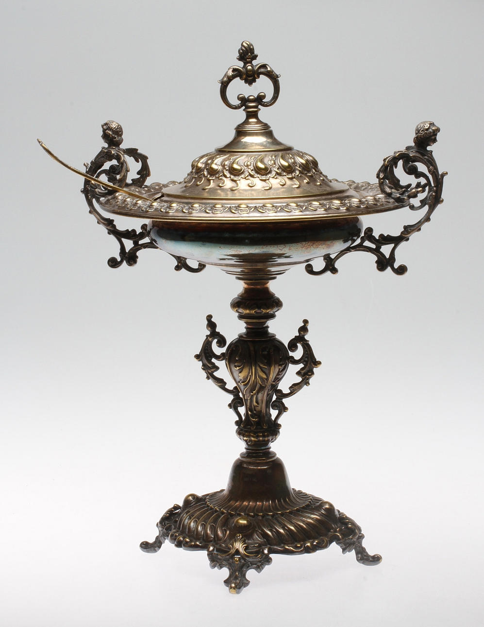 SOCKERSKÅL MED STRÖSKED, nysilver, nyrenässans, omkring 1900.