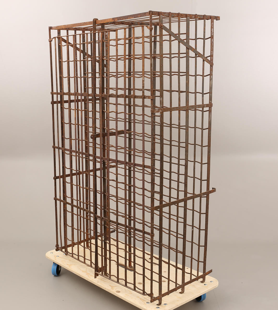 VINSTÄLL, smide, 1800-tal. Frankrike.