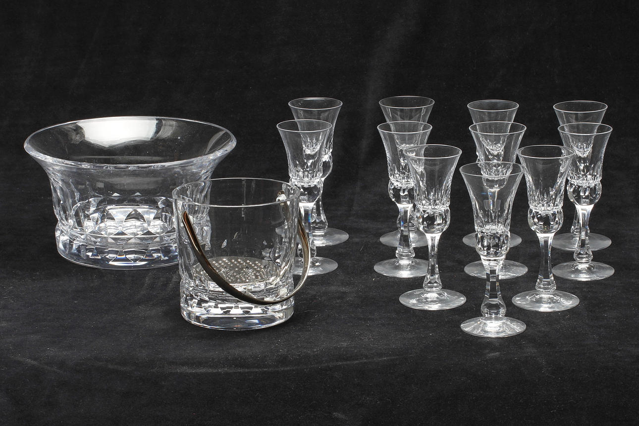 GLASSERVISDELAR, 13 delar, "Prince", Göran Wärff, Kosta.